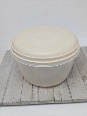 Vintage Rubbermaid Servin Saver #4 Round 12 Cups Food Container Almond Lid - B